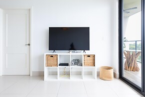Ourfriends Condo by Acomodo