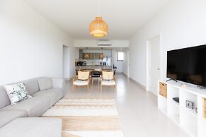 Ourfriends Condo by Acomodo