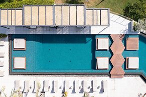 Ourfriends Condo by Acomodo