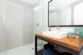 Ourfriends Condo by Acomodo