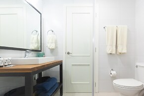Ourfriends Condo by Acomodo