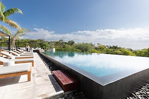 Ourfriends Condo by Acomodo