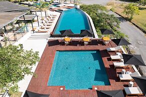 Ourfriends Condo by Acomodo