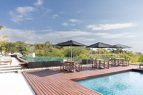 Ourfriends Condo by Acomodo
