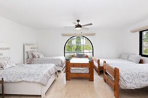 Villa Carisma by Acomodo Vistamar