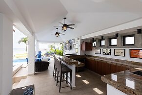 Villa Carisma by Acomodo Vistamar