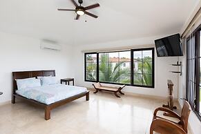 Villa Carisma by Acomodo Vistamar