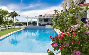 Villa Carisma by Acomodo Vistamar