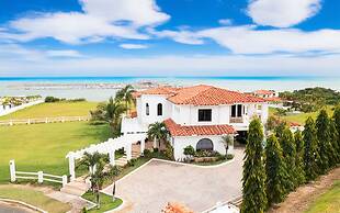 Villa Carisma by Acomodo Vistamar