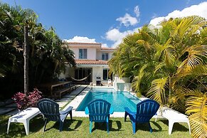 Villa Rossana by Acomodo