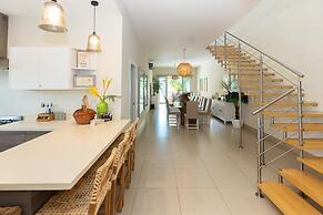 Villa Rossana by Acomodo