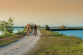 Houses and Apts. in Albarella 24882