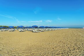 Houses and Apts. in Albarella 24882