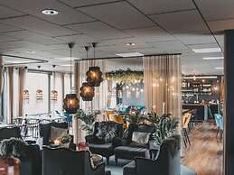 Snug Hotel Room With Free Breakfast