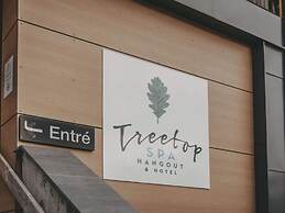 Snug Hotel Room With Free Breakfast