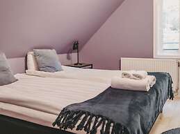 Snug Hotel Room With Free Breakfast