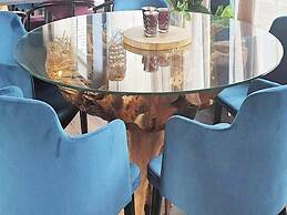 Snug Hotel Room With Free Breakfast