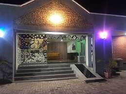 Sunrise Suites and Resturant