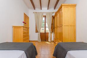 Can Damia in S Arrac