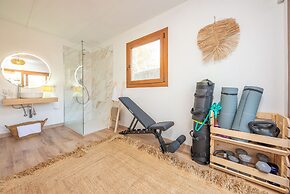 Cas Pati Son Moja in Santa y