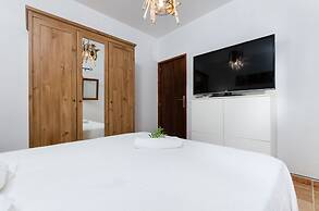 Cas Pati Son Moja in Santa y