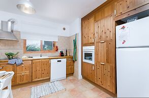 Cas Pati Son Moja in Santa y