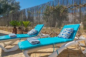 Cas Pati Son Moja in Santa y