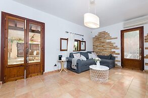 Cas Pati Son Moja in Santa y