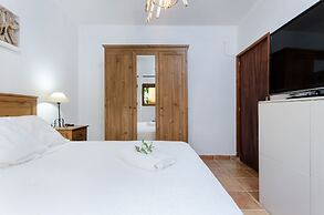 Cas Pati Son Moja in Santa y