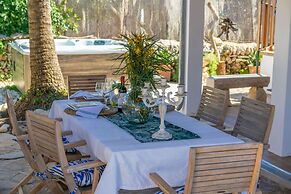 Cas Pati Son Moja in Santa y