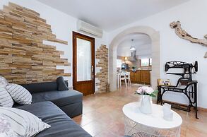 Cas Pati Son Moja in Santa y