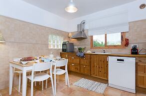 Cas Pati Son Moja in Santa y