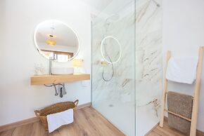 Cas Pati Son Moja in Santa y