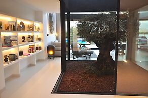 Montblau in Buger With 4 Bedrooms and 5 Bathrooms