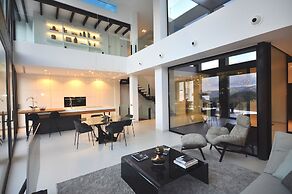 Montblau in Buger With 4 Bedrooms and 5 Bathrooms