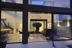 Montblau in Buger With 4 Bedrooms and 5 Bathrooms