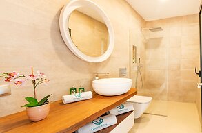 Montblau in Buger With 4 Bedrooms and 5 Bathrooms