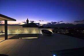 Montblau in Buger With 4 Bedrooms and 5 Bathrooms