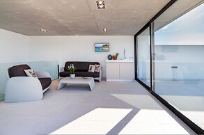 Montblau in Buger With 4 Bedrooms and 5 Bathrooms