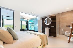 Montblau in Buger With 4 Bedrooms and 5 Bathrooms