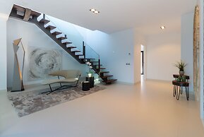 Montblau in Buger With 4 Bedrooms and 5 Bathrooms