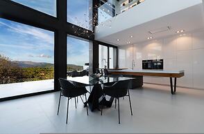 Montblau in Buger With 4 Bedrooms and 5 Bathrooms