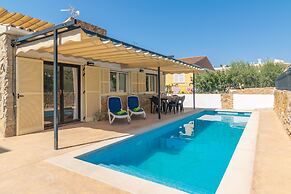 Can Clavell in Urbanitzaci Montferrutx