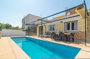 Can Clavell in Urbanitzaci Montferrutx