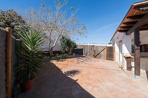 Casa Roja in La Ribera de la Oliva