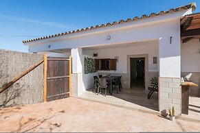 Casa Roja in La Ribera de la Oliva