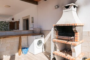 Casa Roja in La Ribera de la Oliva