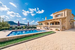 Solluna in Mallorca With 4 Bedrooms and 3 Bathrooms