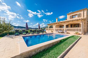 Solluna in Mallorca With 4 Bedrooms and 3 Bathrooms