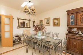 Spikes in Pueblo Nuevo